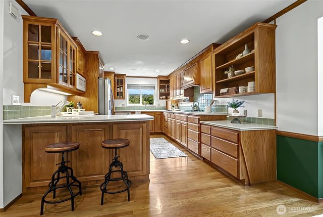 8900 2nd Avenue NE, Seattle, WA 98115