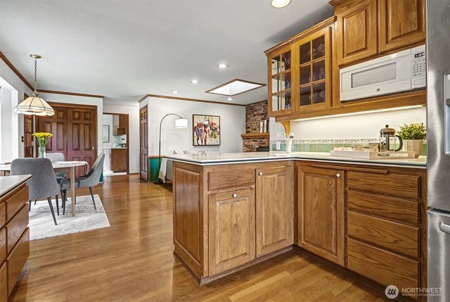 8900 2nd Avenue NE, Seattle, WA 98115