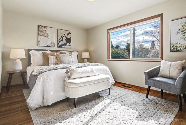 8900 2nd Avenue NE, Seattle, WA 98115