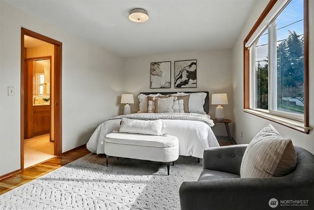 8900 2nd Avenue NE, Seattle, WA 98115