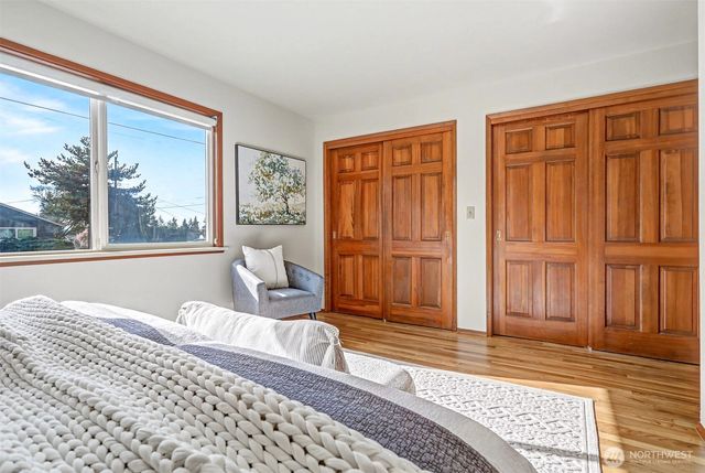 8900 2nd Avenue NE, Seattle, WA 98115