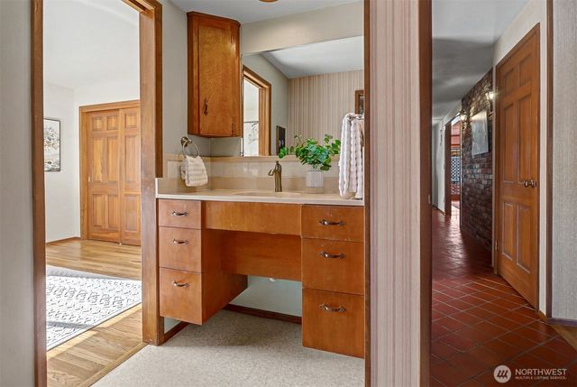 8900 2nd Avenue NE, Seattle, WA 98115