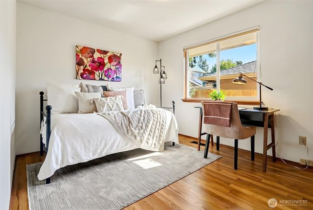 8900 2nd Avenue NE, Seattle, WA 98115