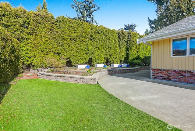 8900 2nd Avenue NE, Seattle, WA 98115