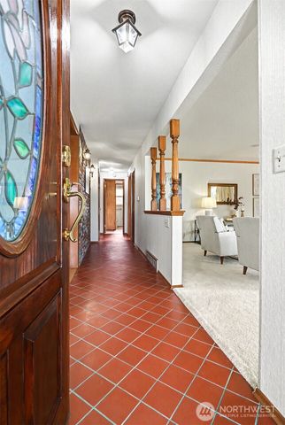 8900 2nd Avenue NE, Seattle, WA 98115