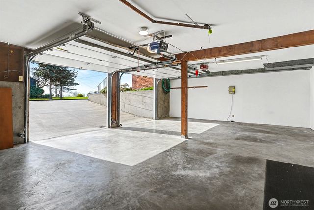 8900 2nd Avenue NE, Seattle, WA 98115