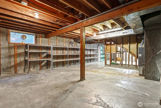 8900 2nd Avenue NE, Seattle, WA 98115