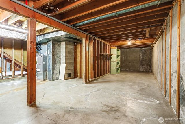 8900 2nd Avenue NE, Seattle, WA 98115