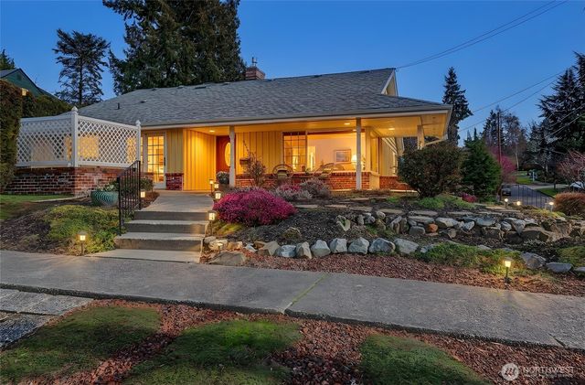 8900 2nd Avenue NE, Seattle, WA 98115