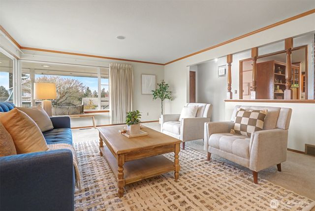 8900 2nd Avenue NE, Seattle, WA 98115