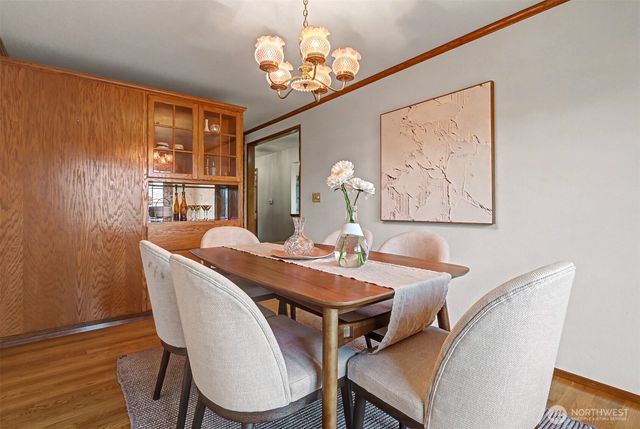 8900 2nd Avenue NE, Seattle, WA 98115