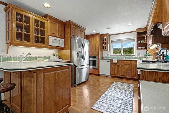 8900 2nd Avenue NE, Seattle, WA 98115