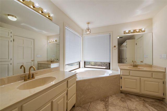 4948 Travis Oaks DR, Marble Falls, TX 78654