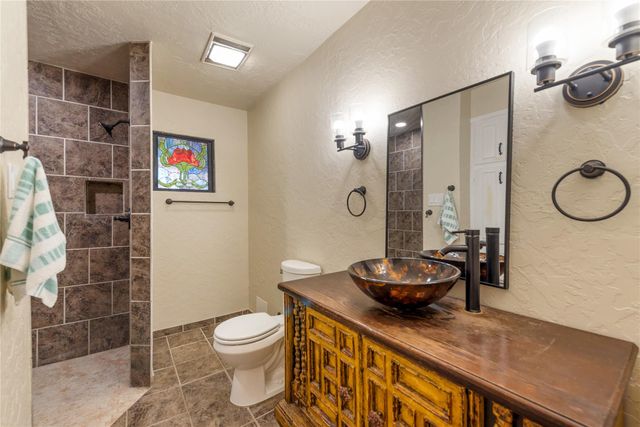 4948 Travis Oaks DR, Marble Falls, TX 78654