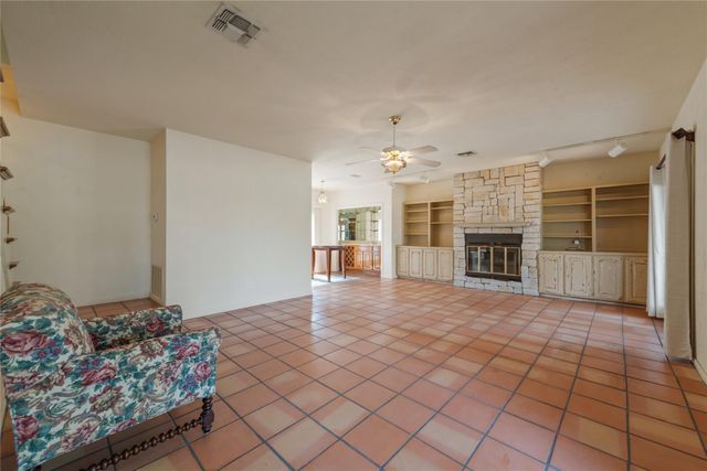 4948 Travis Oaks DR, Marble Falls, TX 78654