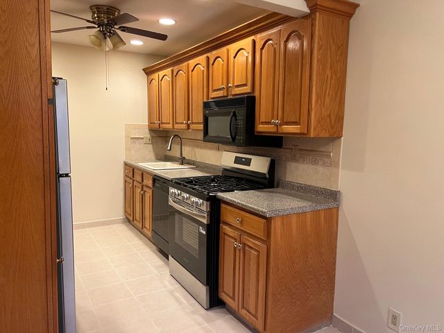 21-04 Hoyt Avenue S 2nd Floor, Astoria, NY 11102