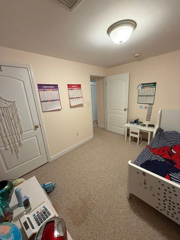 46 Roberts Dr. 46, Bedford, MA 01730