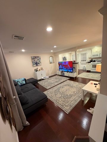 46 Roberts Dr. 46, Bedford, MA 01730