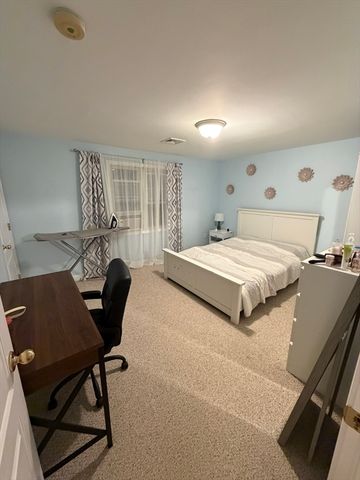46 Roberts Dr. 46, Bedford, MA 01730