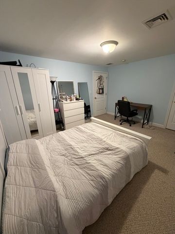 46 Roberts Dr. 46, Bedford, MA 01730