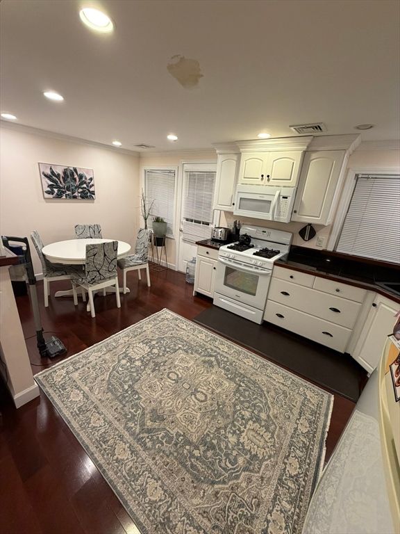 46 Roberts Dr. 46, Bedford, MA 01730