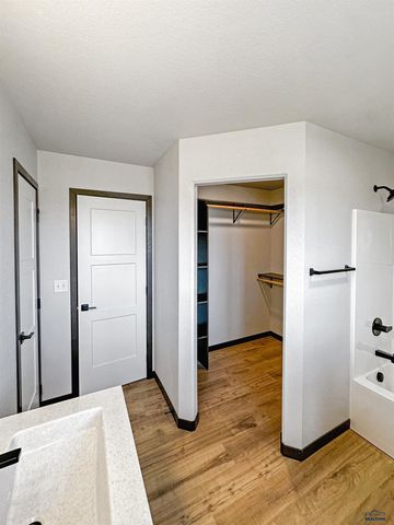 628 BULL RUN DR, Box Elder, SD 57719