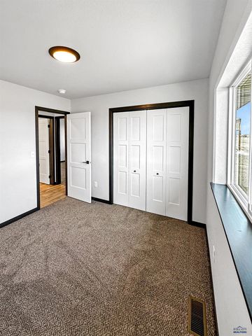 628 BULL RUN DR, Box Elder, SD 57719