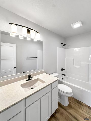 628 BULL RUN DR, Box Elder, SD 57719