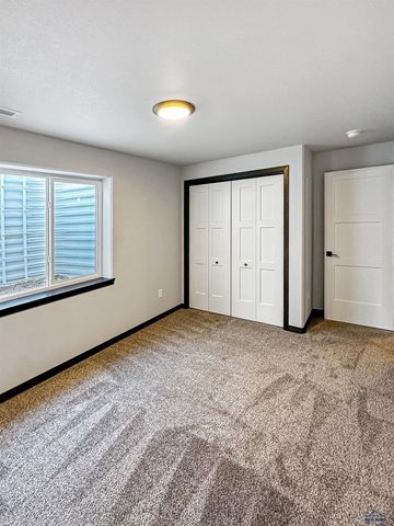 628 BULL RUN DR, Box Elder, SD 57719