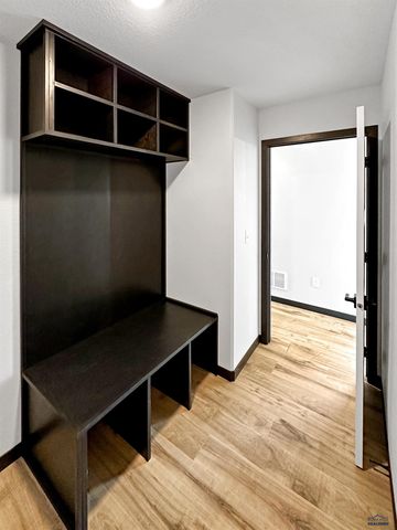 628 BULL RUN DR, Box Elder, SD 57719