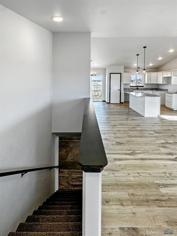 628 BULL RUN DR, Box Elder, SD 57719