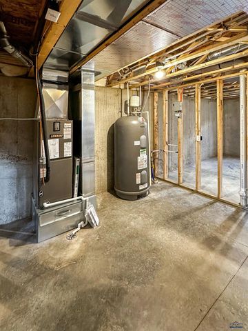 628 BULL RUN DR, Box Elder, SD 57719