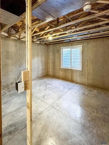 628 BULL RUN DR, Box Elder, SD 57719