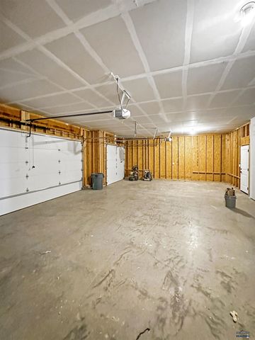 628 BULL RUN DR, Box Elder, SD 57719