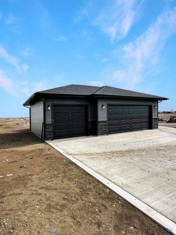 628 BULL RUN DR, Box Elder, SD 57719