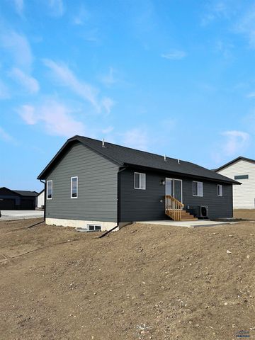 628 BULL RUN DR, Box Elder, SD 57719