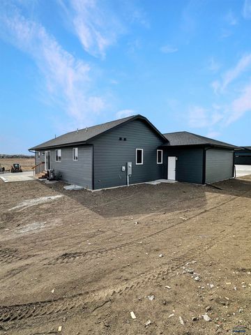 628 BULL RUN DR, Box Elder, SD 57719