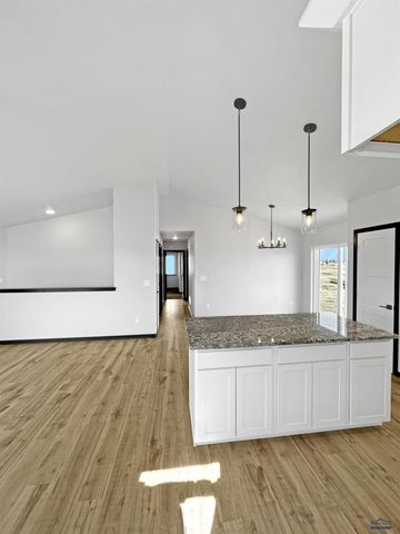 628 BULL RUN DR, Box Elder, SD 57719