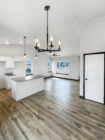 628 BULL RUN DR, Box Elder, SD 57719