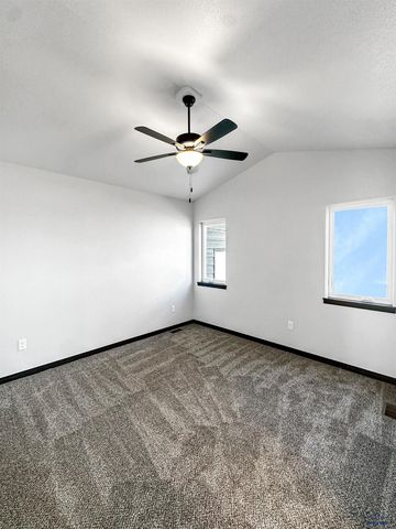 628 BULL RUN DR, Box Elder, SD 57719