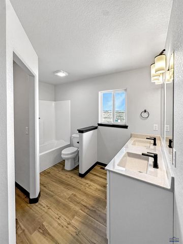 628 BULL RUN DR, Box Elder, SD 57719