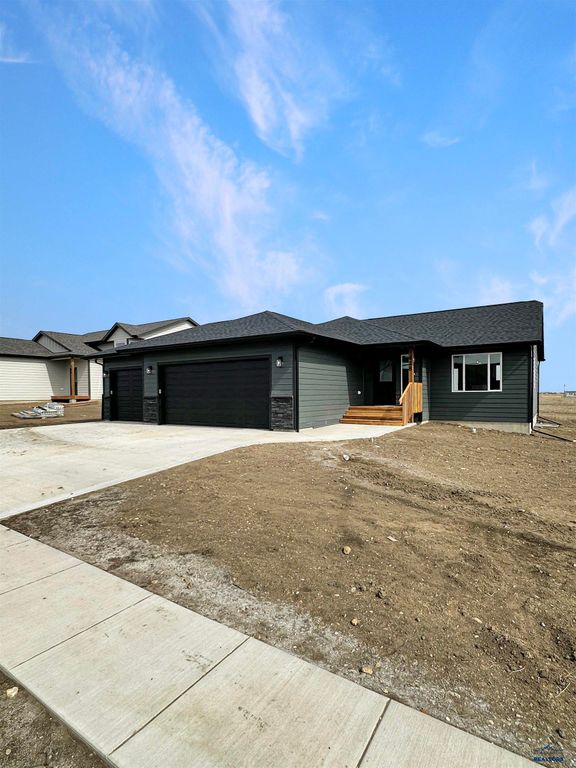 628 BULL RUN DR, Box Elder, SD 57719