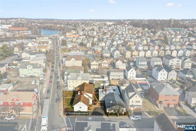 84 Locust Avenue, Wallington, NJ 07057