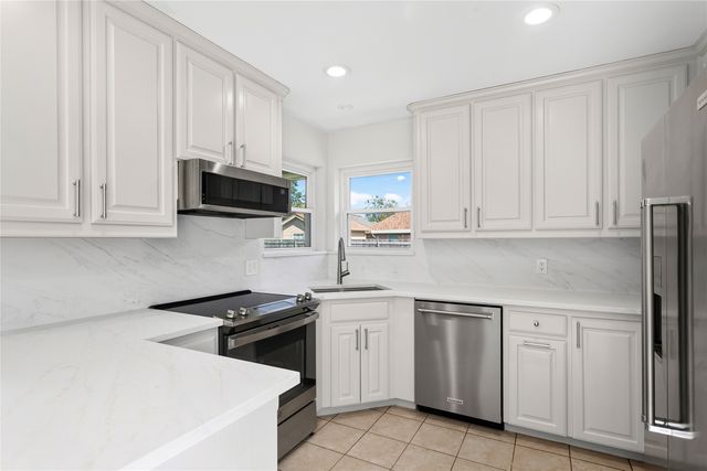 332 College Street S, Keller, TX 76248