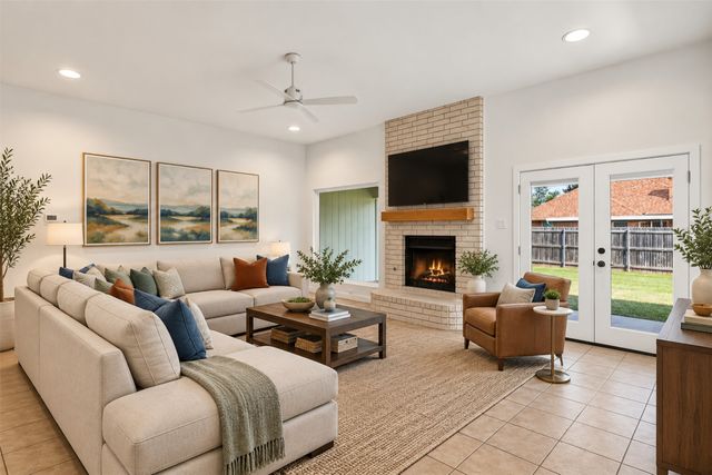 332 College Street S, Keller, TX 76248