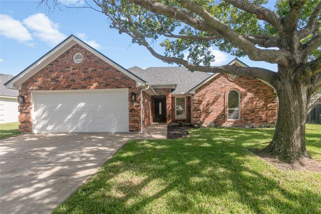 332 College Street S, Keller, TX 76248