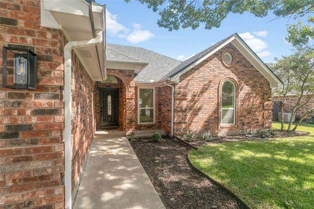 332 College Street S, Keller, TX 76248