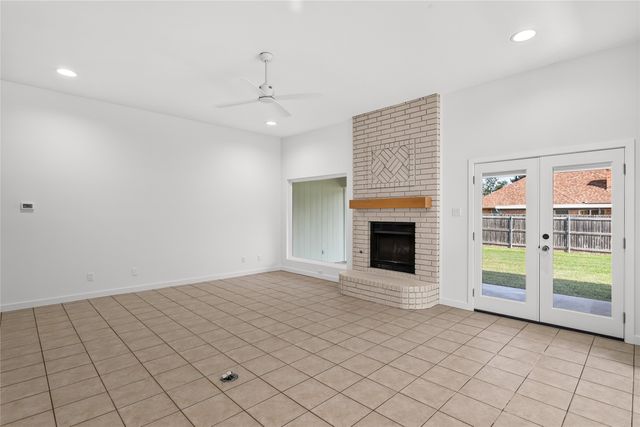 332 College Street S, Keller, TX 76248