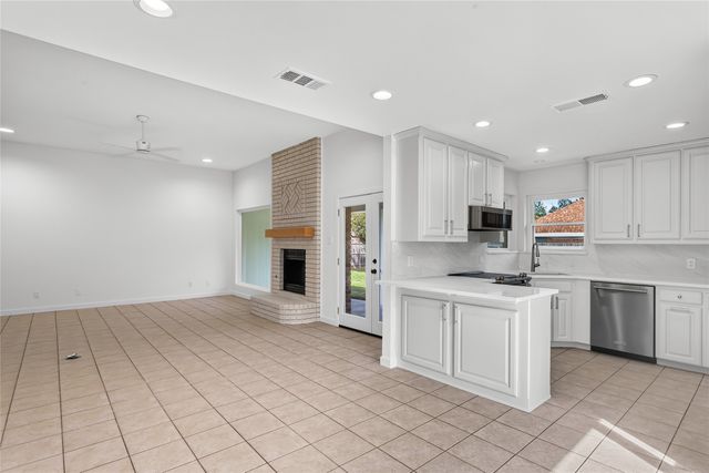 332 College Street S, Keller, TX 76248
