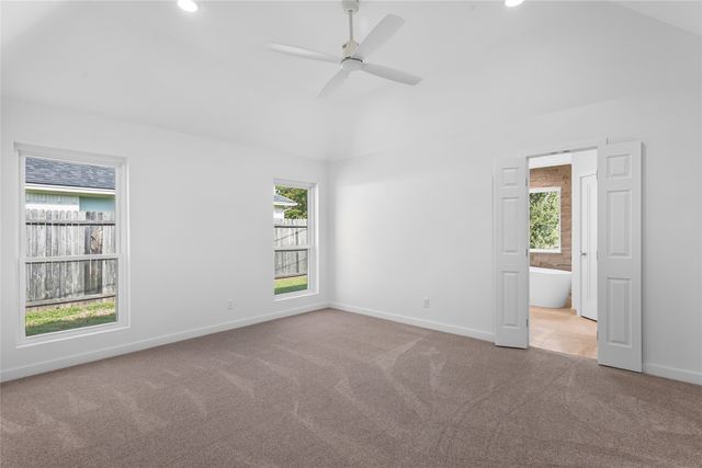 332 College Street S, Keller, TX 76248